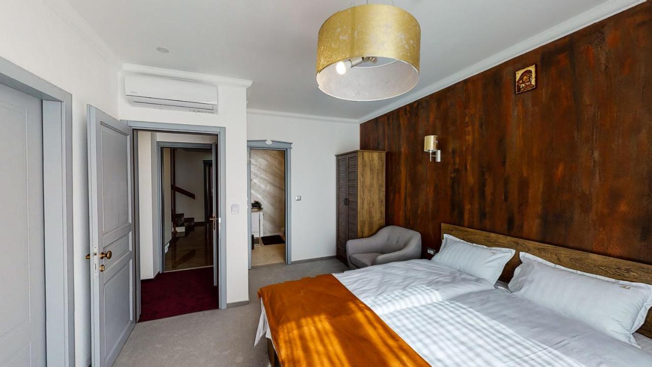 Hotel Angel Sofia Fălticeni エクステリア 写真