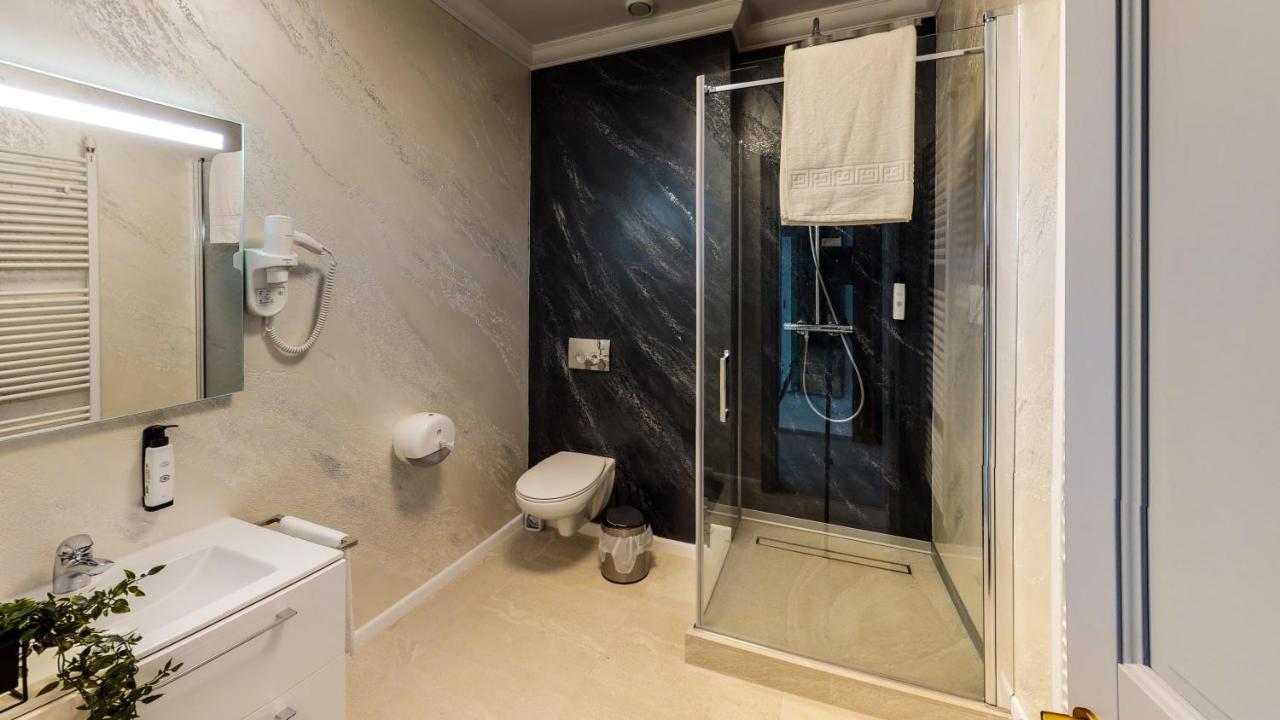 Hotel Angel Sofia Fălticeni エクステリア 写真
