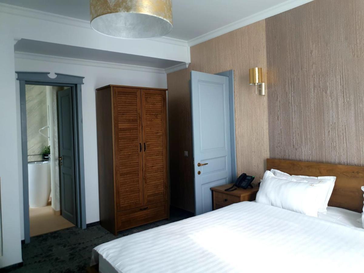Hotel Angel Sofia Fălticeni エクステリア 写真