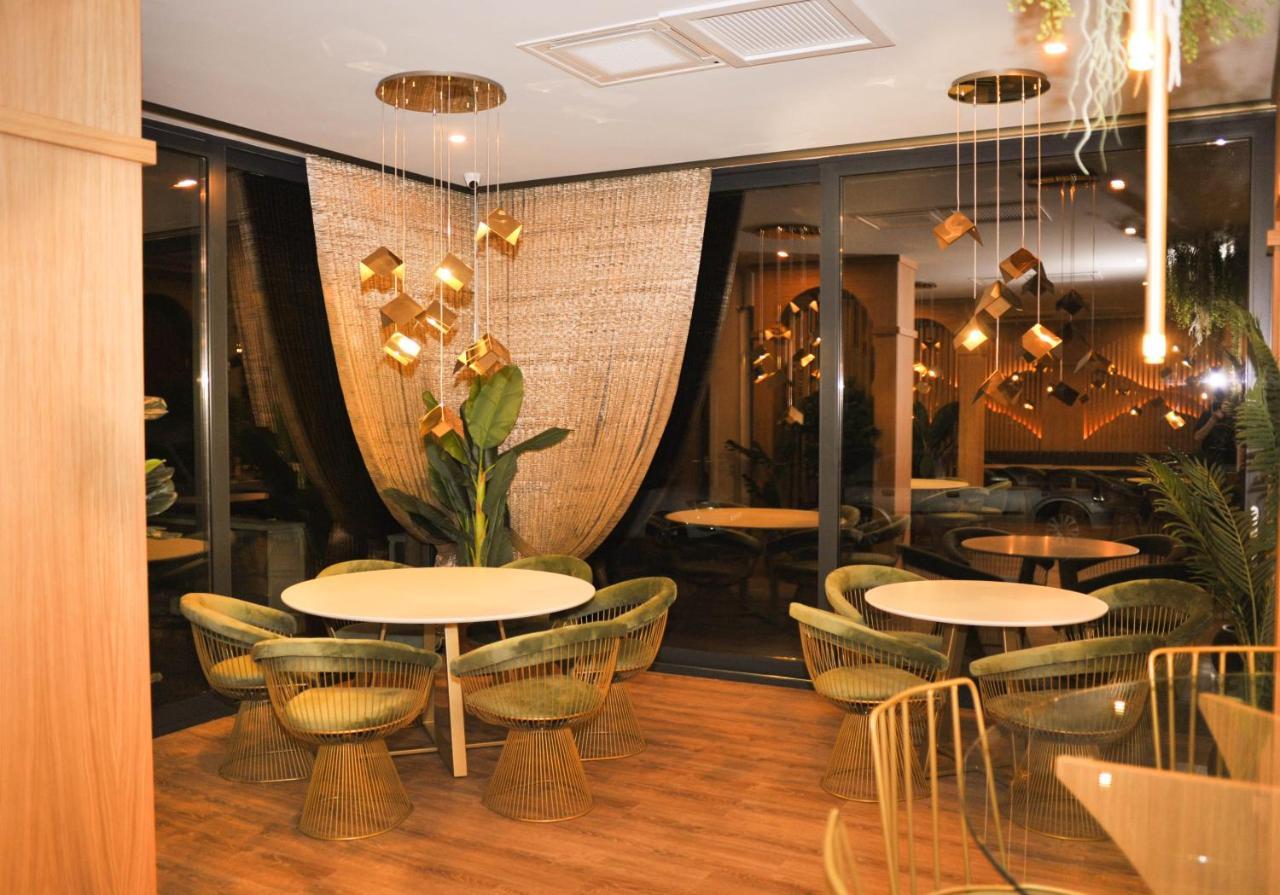 Hotel Angel Sofia Fălticeni エクステリア 写真